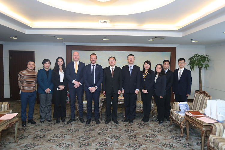 Meeting with the Vice President of Shanghai High People's Court
